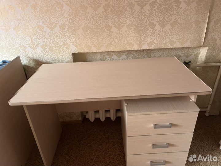 Компьютерный стол с тумбой