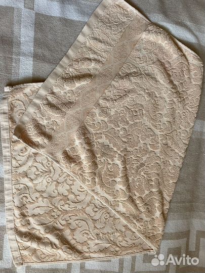 Полотенца и подушка