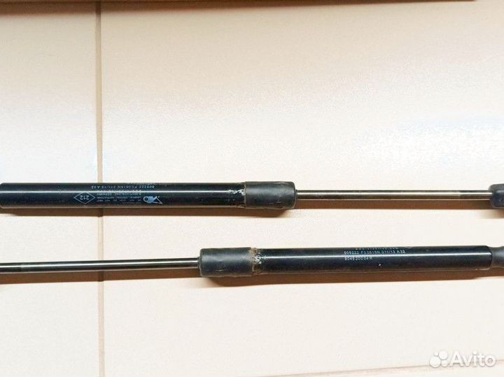 Упор газовый крышки багажника Renault Duster 1