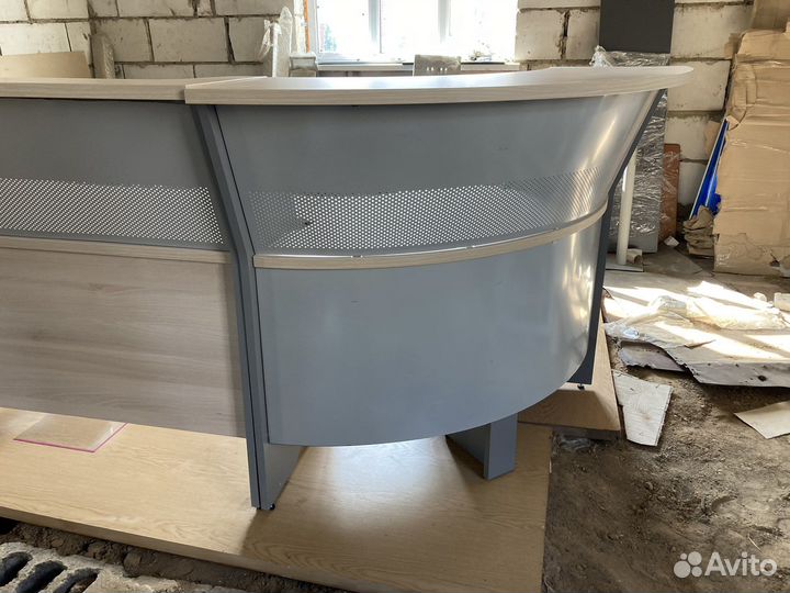 Стойка ресепшен