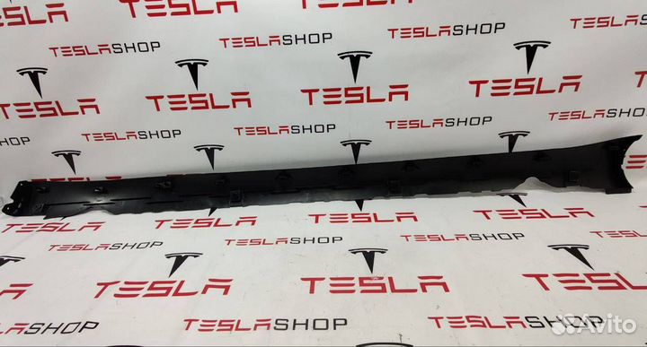Накладка порога рокерной панели Tesla Model 3 2021