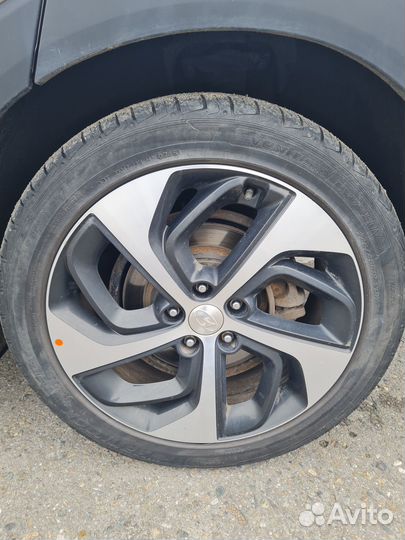 Оригинальные диски c резиной на hyundai tucson r19