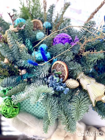 Новогодняя композиция с оленем в кашпо