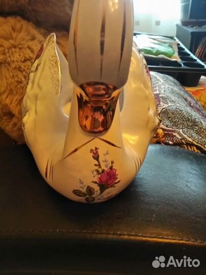 Большая фарфоровая статуэтка - ваза