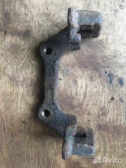 Скоба суппорта заднего правого Renault Laguna 2