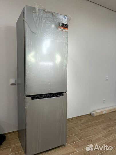 Холодильник Indesit новый
