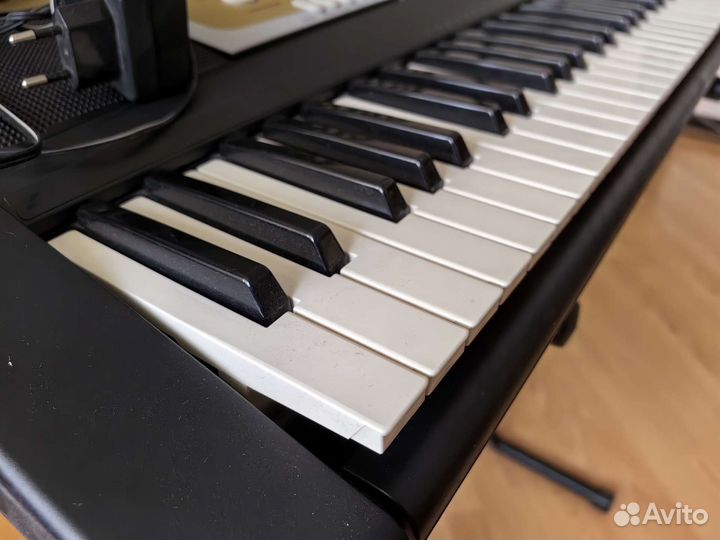 Синтезатор Yamaha PSR-R200