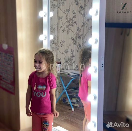 Гримерное зеркало с подсветкой