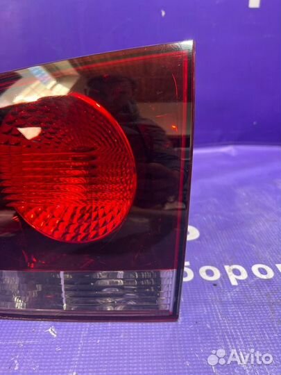 Фонарь в крышку багажника правый Volkswagen