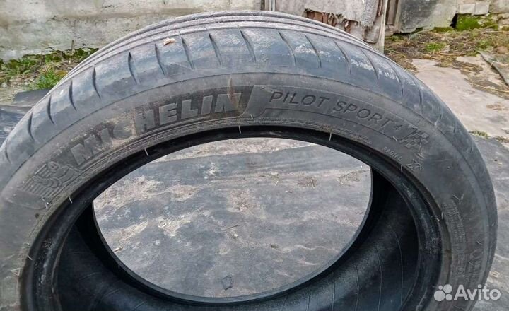 Michelin Pilot Sport 4 235/45 R18 98Y