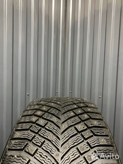 Michelin X-Ice North 4 SUV 275/45 R21 и 315/40 R21 115T