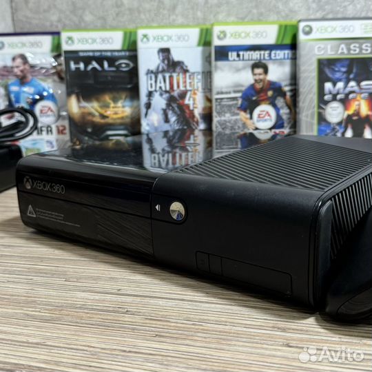 Xbox 360 E 300Gb + 2Джостика + 8Игр