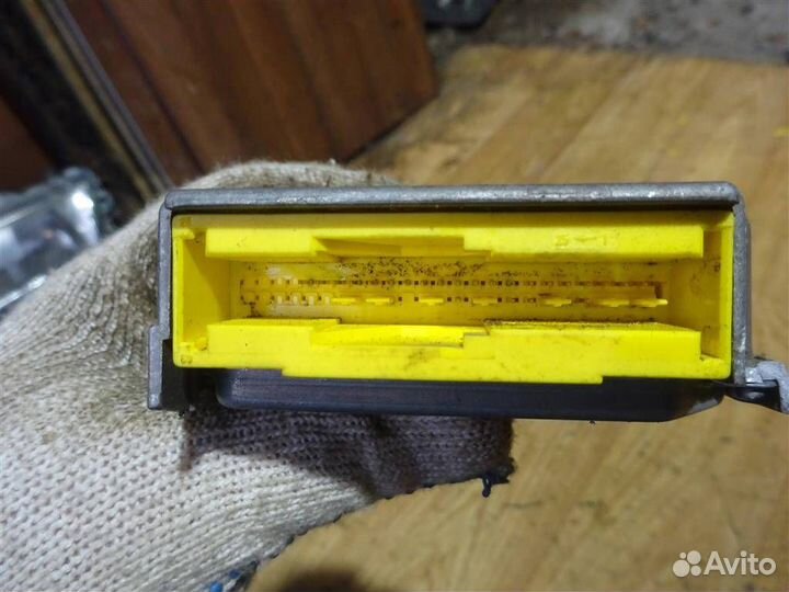 Блок управления AIR BAG Mitsubishi Carisma (DA) 1