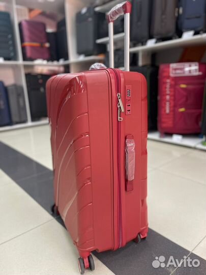 Чемодан 24 дюйма Travel Fashion Wave красный из полипропилена