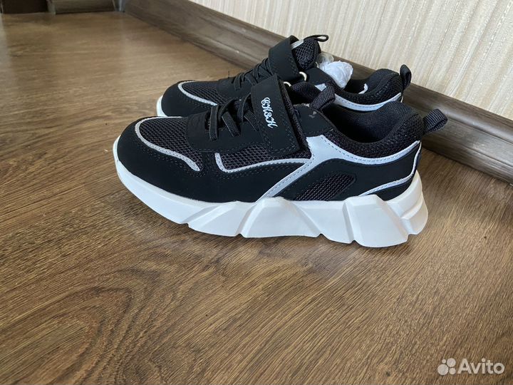 Кроссовки для мальчика новые