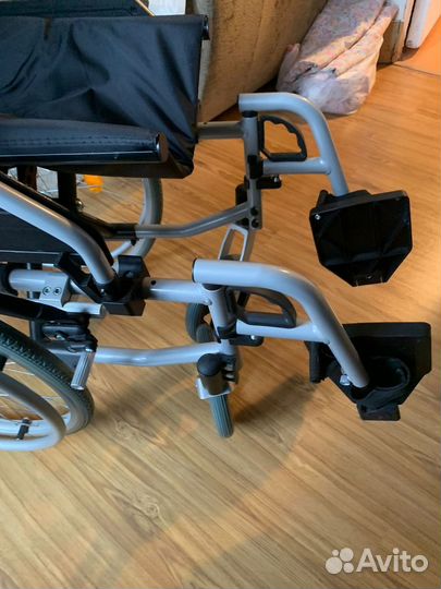 Регулируемая кресло - коляска для инвалида