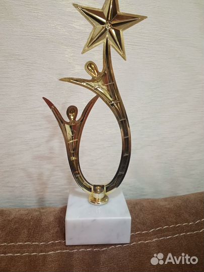 Статуэтка стилизованная наградная (приз)