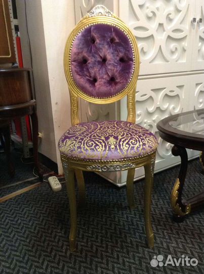 Стул золотой