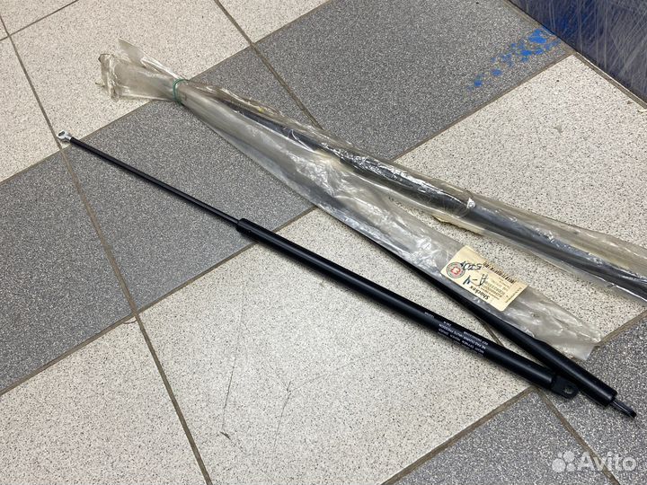 Амортизатор капота audi A4 1995-2000 год