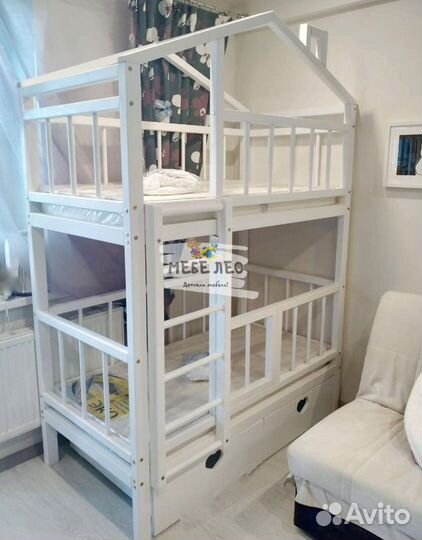 Детская двухъярусная кровать