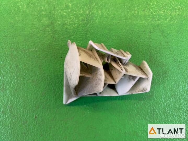 Крепление бампера задняя левая toyota aqua