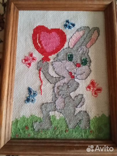 Зайка с шариком. Вышивка крестиком
