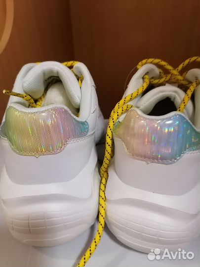 Кроссовки для девочки