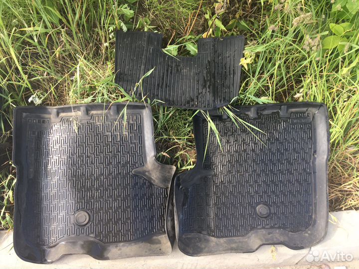 Автомобильные коврики для Renault Sandero