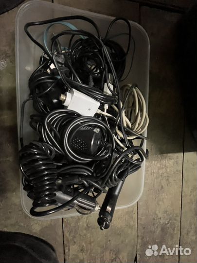 Провода,зарядки,блоки питания и прочее