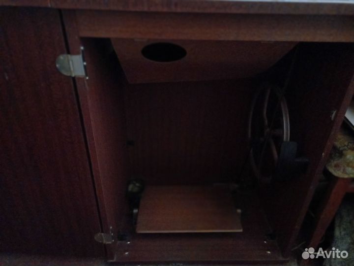 Швейная машинка Подольск 142