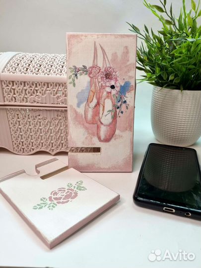 Подставка для телефона из дерева