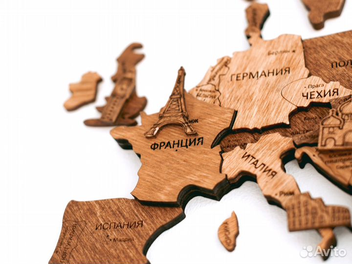 Карта мира из дерева