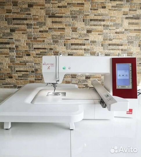 Вышивальная машина Elna eXpressive830L