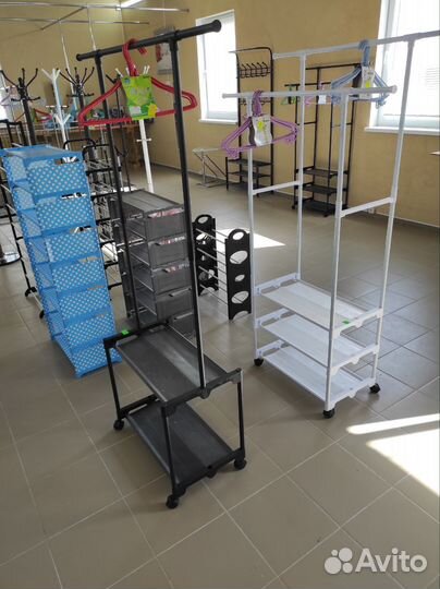 Вешалка с перекладинами и с полками для обуви