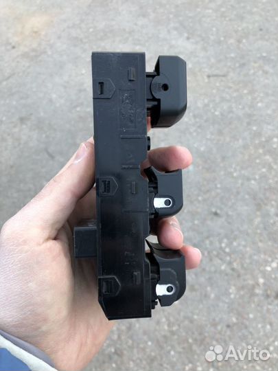 Блок электростеклоподьемника Hyundai Elantra 2012