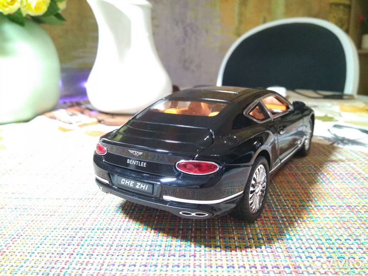 Модель Bentley 1/24