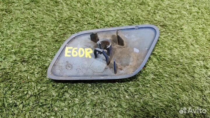 Крышка форсунки омывателя фар правая Toyota Verso