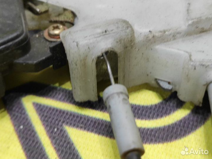 Замок двери задний правый Subaru Forester SG9