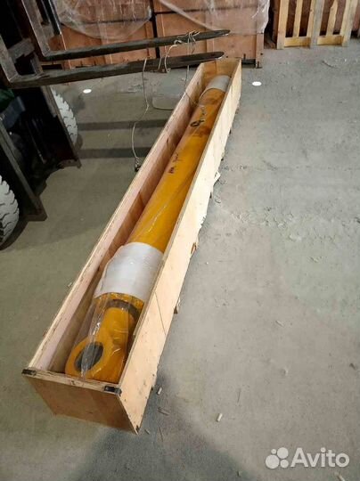 Гидроцилиндр рукояти 707-01-0F690 Komatsu PC400-7