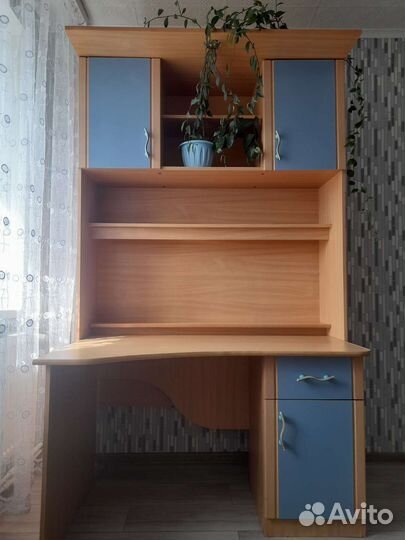 Продаётся стол