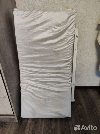 Кровать с маятником