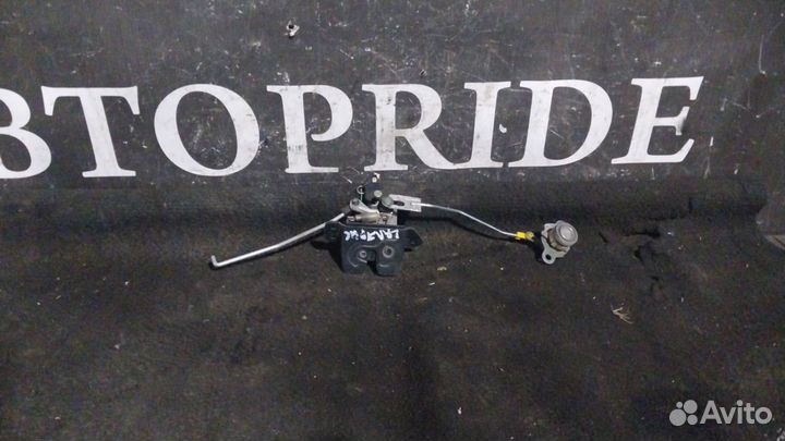 Замок багажника Hyundai Solaris 2011год