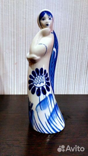 Статуэтка Девушка с косой