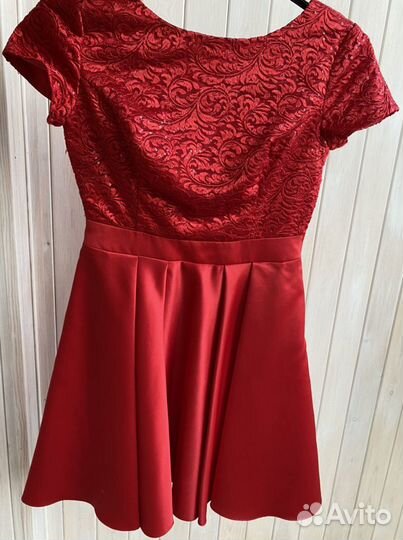 Нарядное женское платье