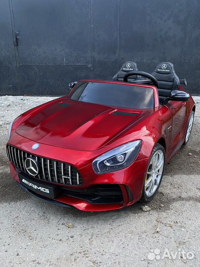 Детский электромобиль двухместный Mercedes-Benz GT