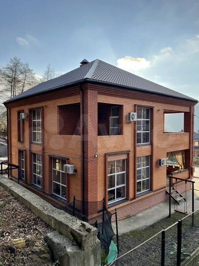 Дом 240 м² на участке 8 сот.