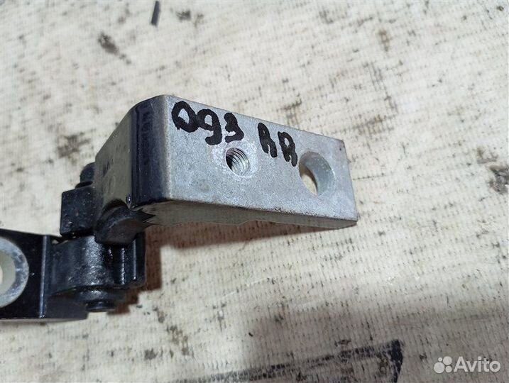 Петля двери верхняя задняя правая Volkswagen