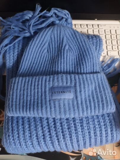 Женская шапка с шарфом