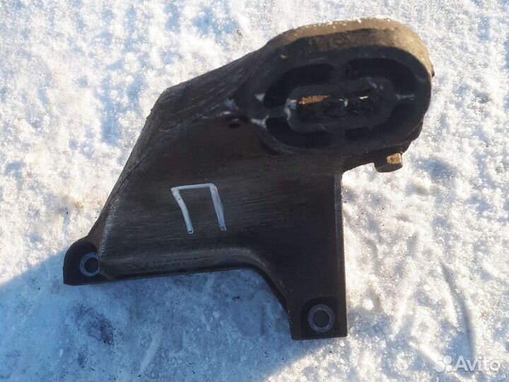 Правый кронштейн двигателя ауди 100с4 audi 100c4