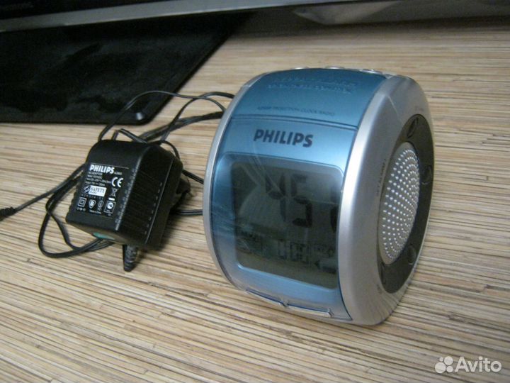 Philips AJ3600/00C часы с проекцией времени, радио